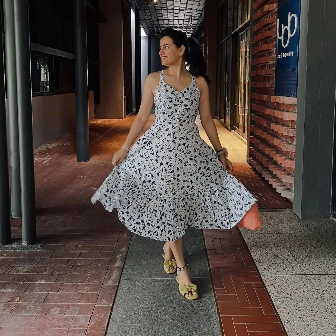 floral summer sleeveless dresses 2026 Modern Simplicity in Monochrome Florals