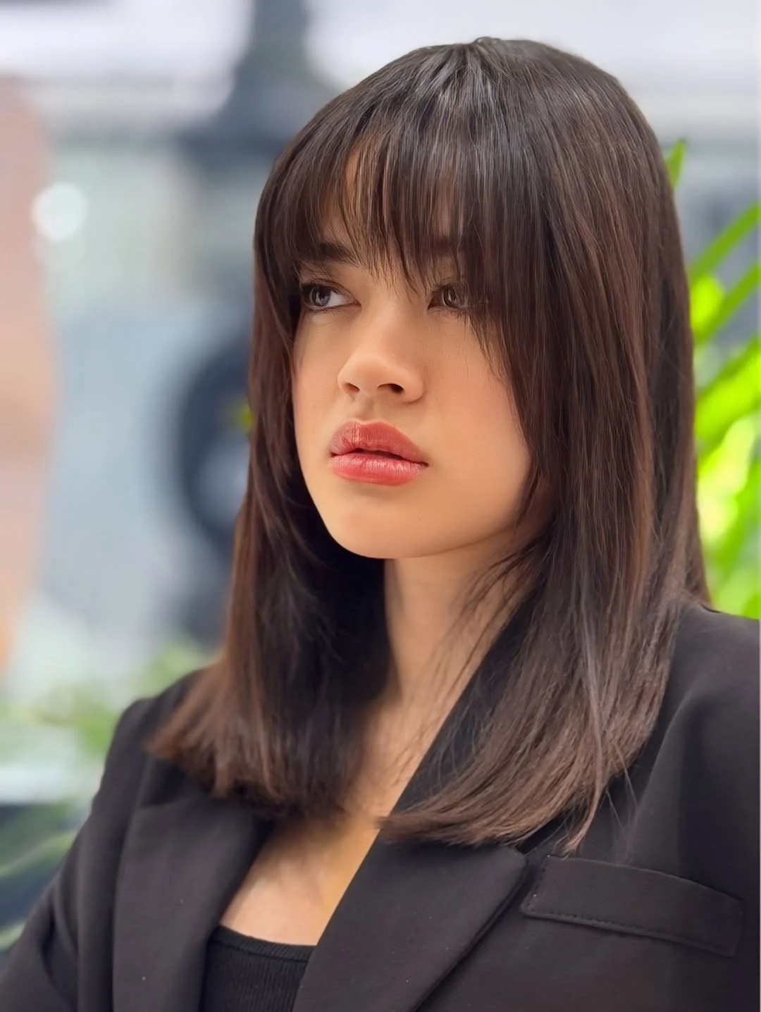 best summer easy hairstyle 2026 Soft Airy Layers with Wispy Bangs