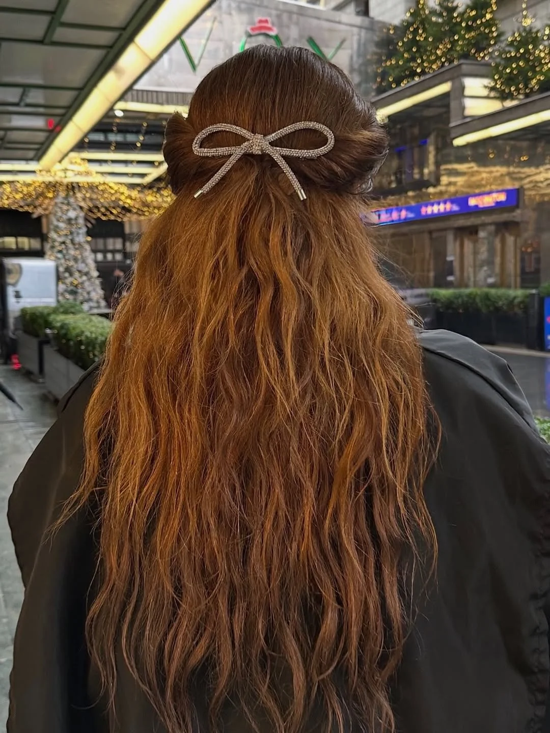 best summer easy hairstyle 2026 Half-Up Bow Clip Waves