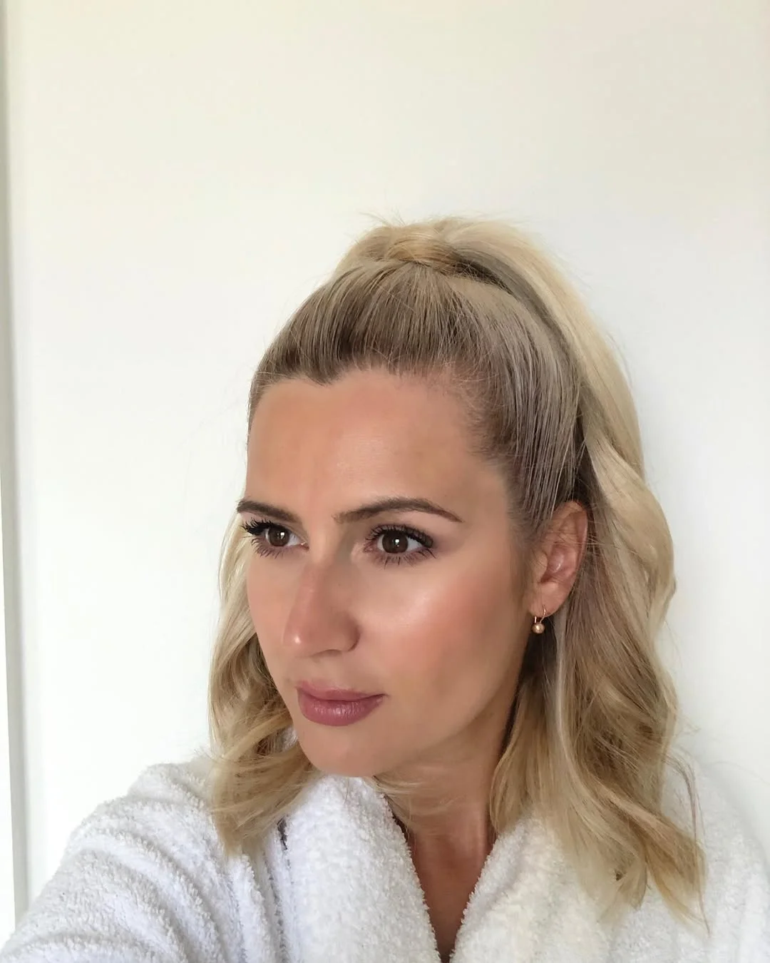 best summer easy hairstyle 2026 Half-Up Pony Lift