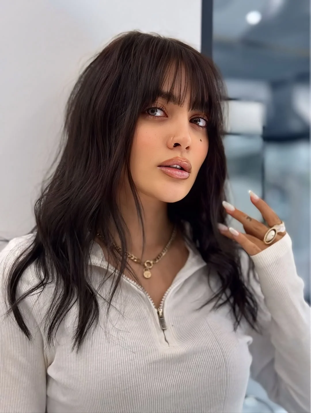best summer easy hairstyle 2026 Soft Textured Waves with Curtain Bangs
