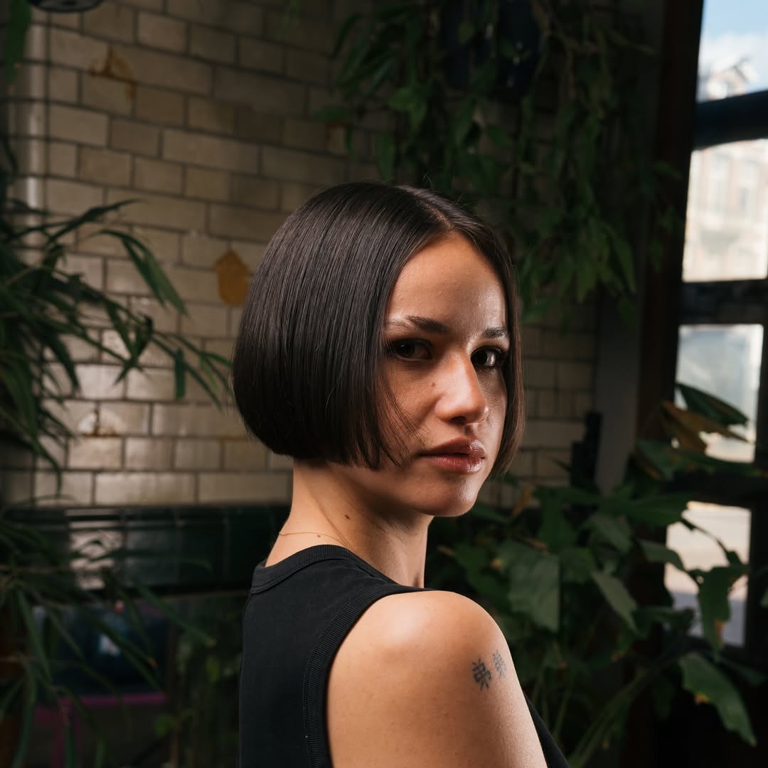 summer bob haircut 2026 Sleek Minimal Bob with Center-Part Balance