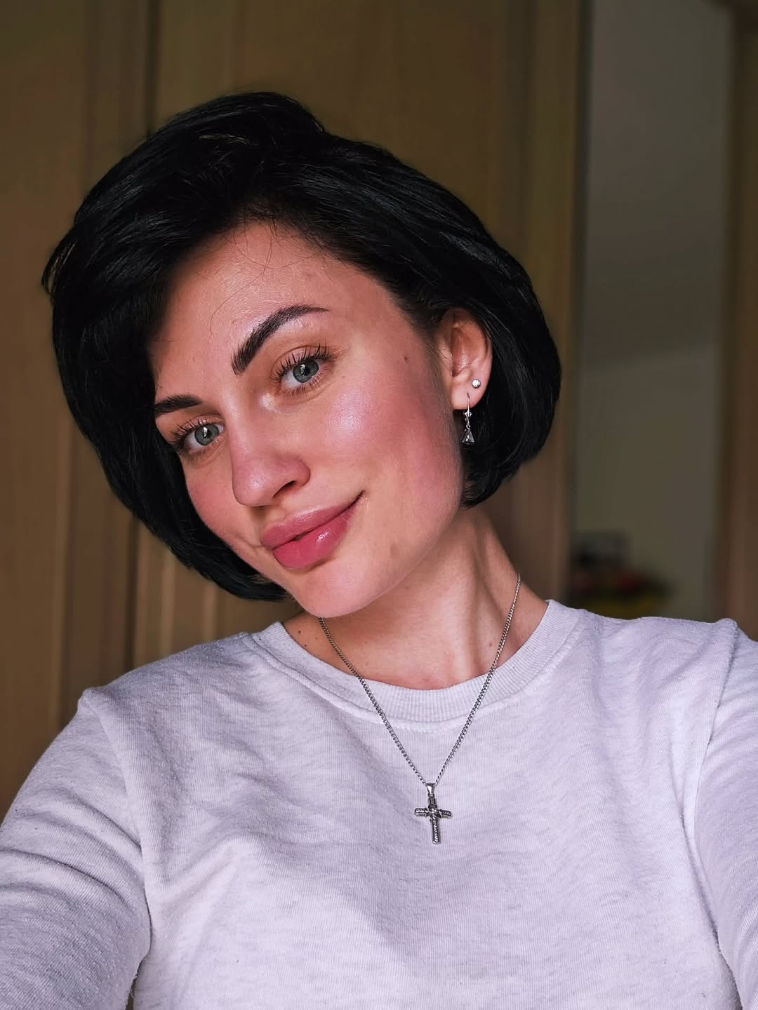 summer bob haircut 2026 Soft Voluminous Bob with Side Movement