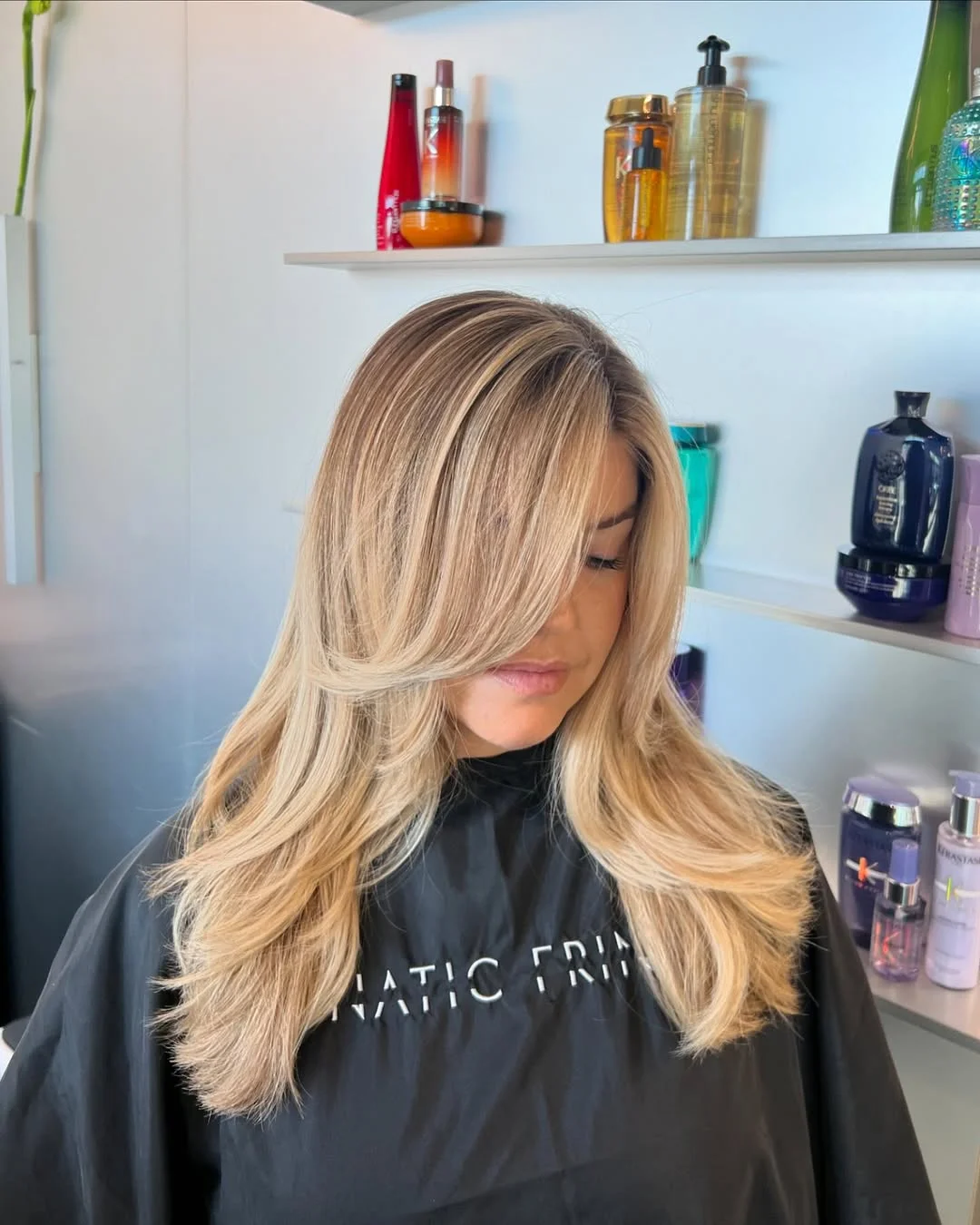 chic summer haircuts for thin fine hair 2026 Blended Blonde Layers with Face-Framing Volume