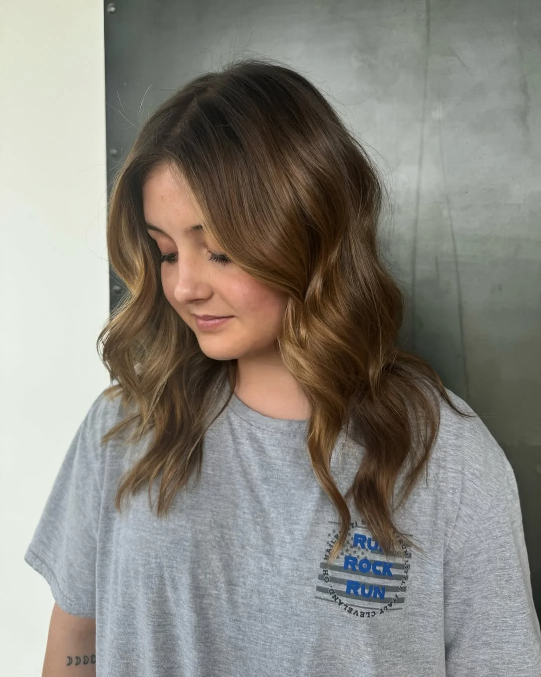 chic summer haircuts for thin fine hair 2026 Soft Medium Length Waves with Dimensional Layers