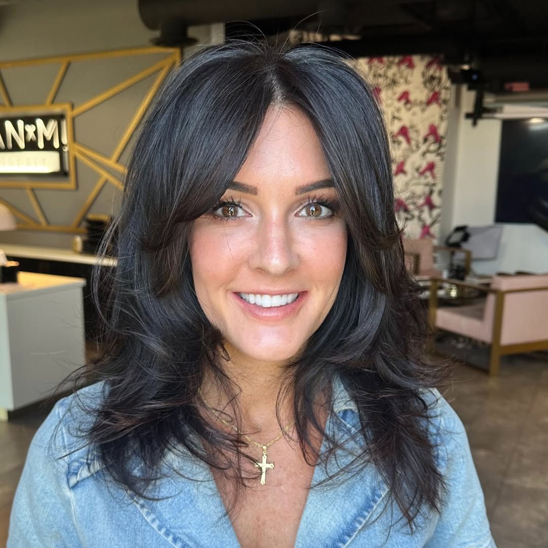 chic summer shag haircut 2026 medium shag haircut with curtain bangs