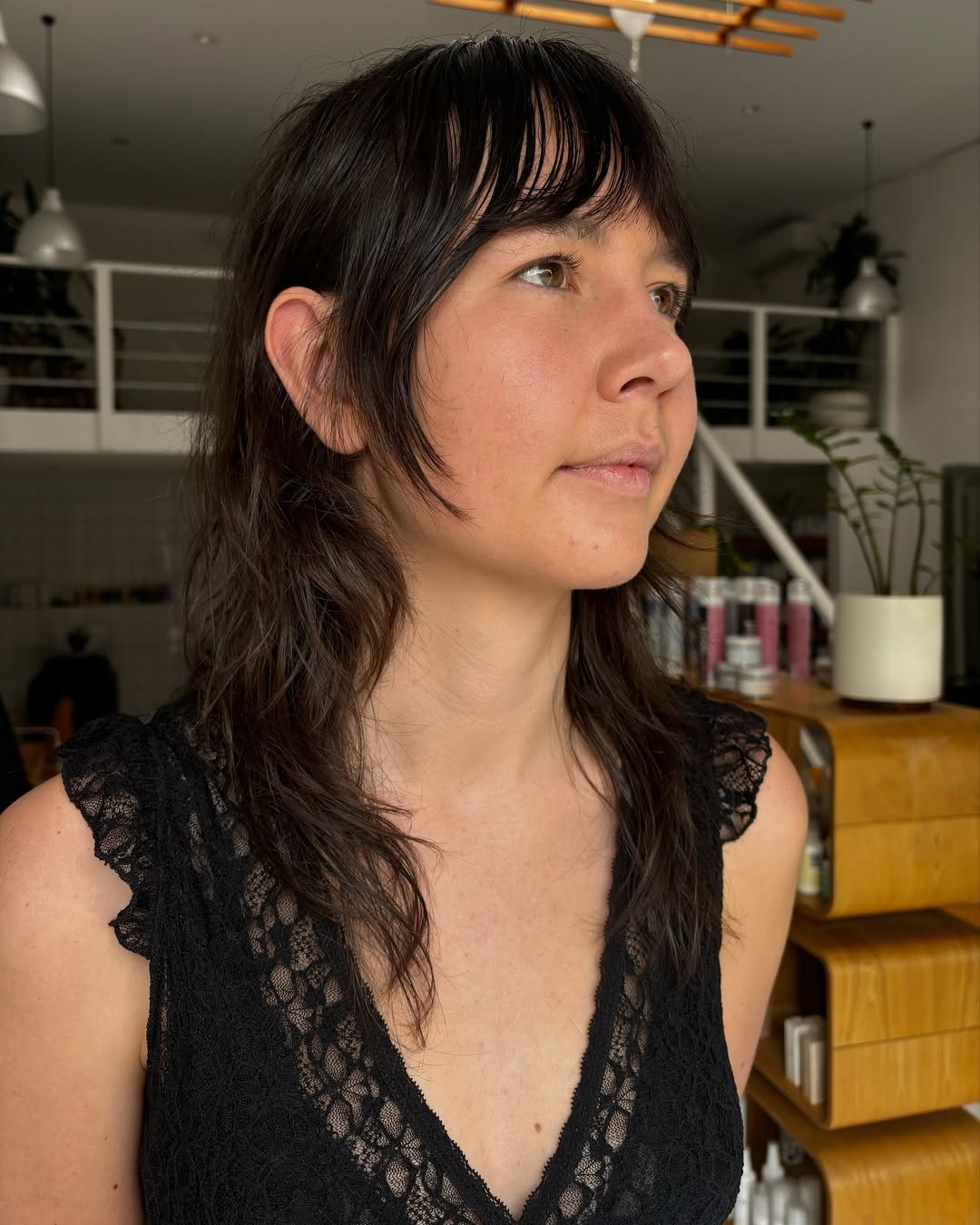 chic summer shag haircut 2026 medium shag haircut with piecey bangs