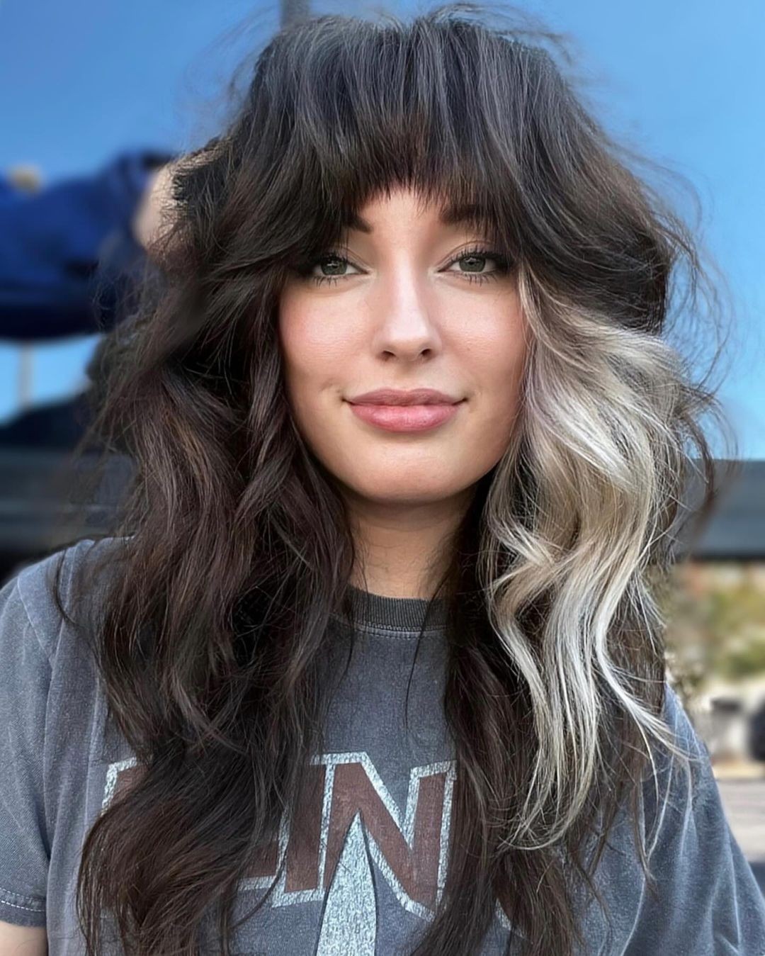 chic summer shag haircut 2026 long wavy shag haircut with bangs blonde contrast