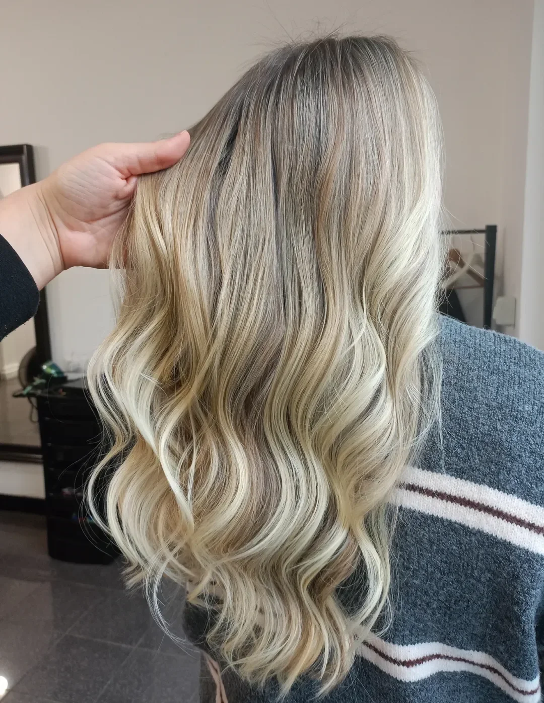 feathered summer haircuts for long hair 2026 Cool Blonde Feathered Waves with Soft Dimension