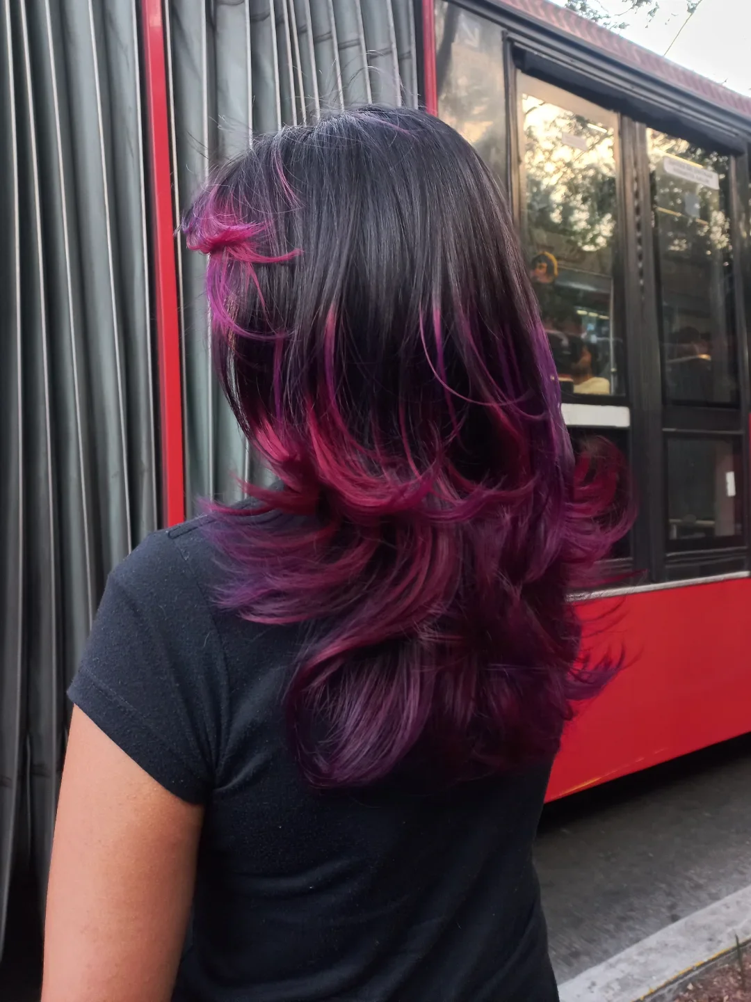 feathered summer haircuts for long hair 2026 Bold Feathered Layers with Magenta Dimension