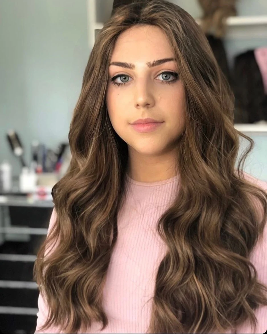 flattering summer hairstyles ideas 2026 Classic Brunette Waves with Natural Shine