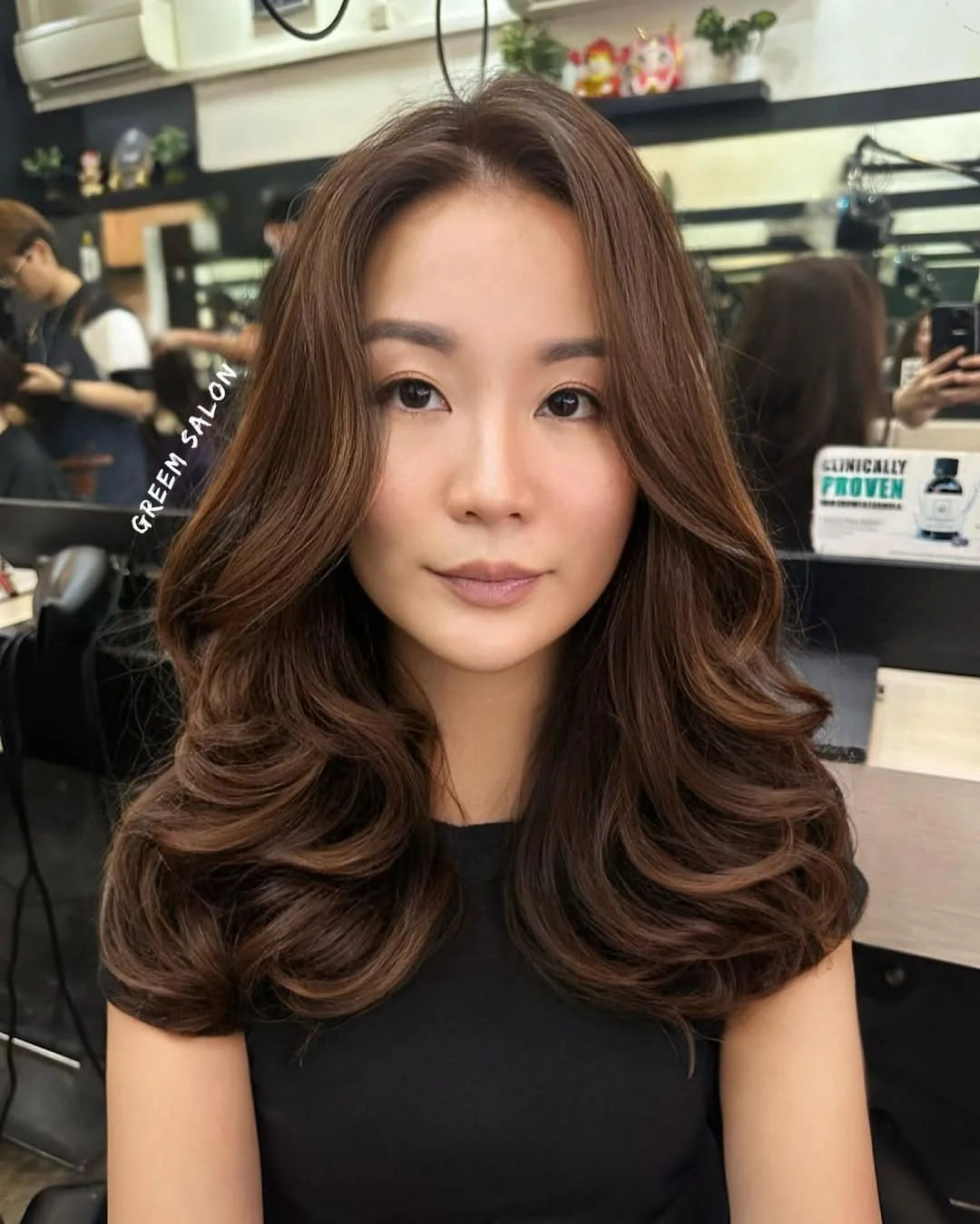 flattering summer hairstyles ideas 2026 Rounded Medium Layers with Glossy Body