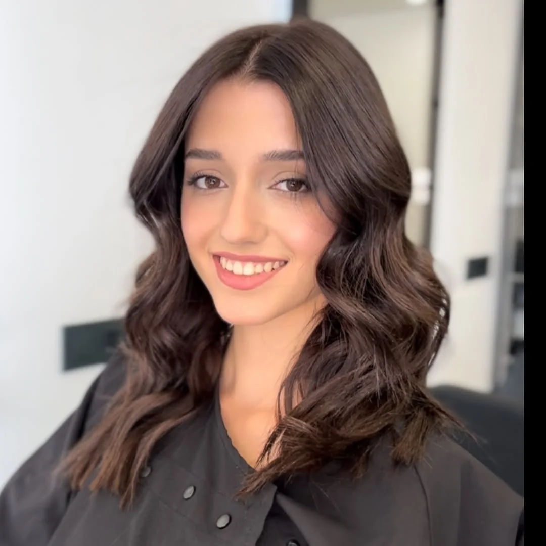 gorgeous summer haircut for round face 2026 Soft Wavy Medium Cut with Natural Movement