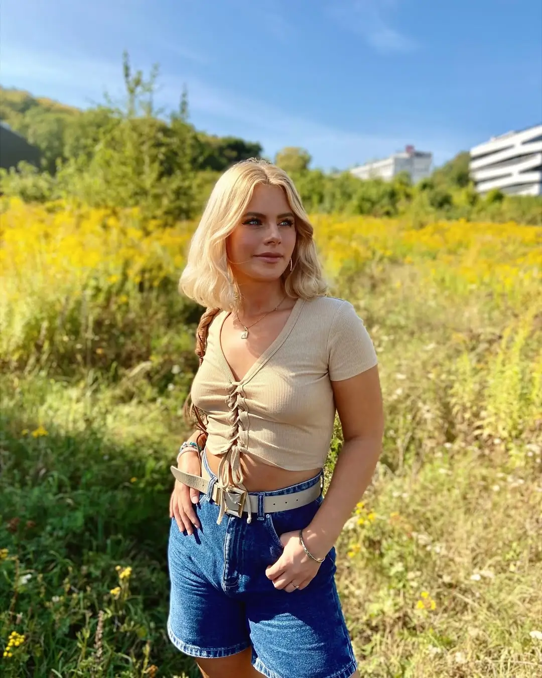 halter summer crop top outfits 2026 Soft Western Energy Meets Modern Halter Layers