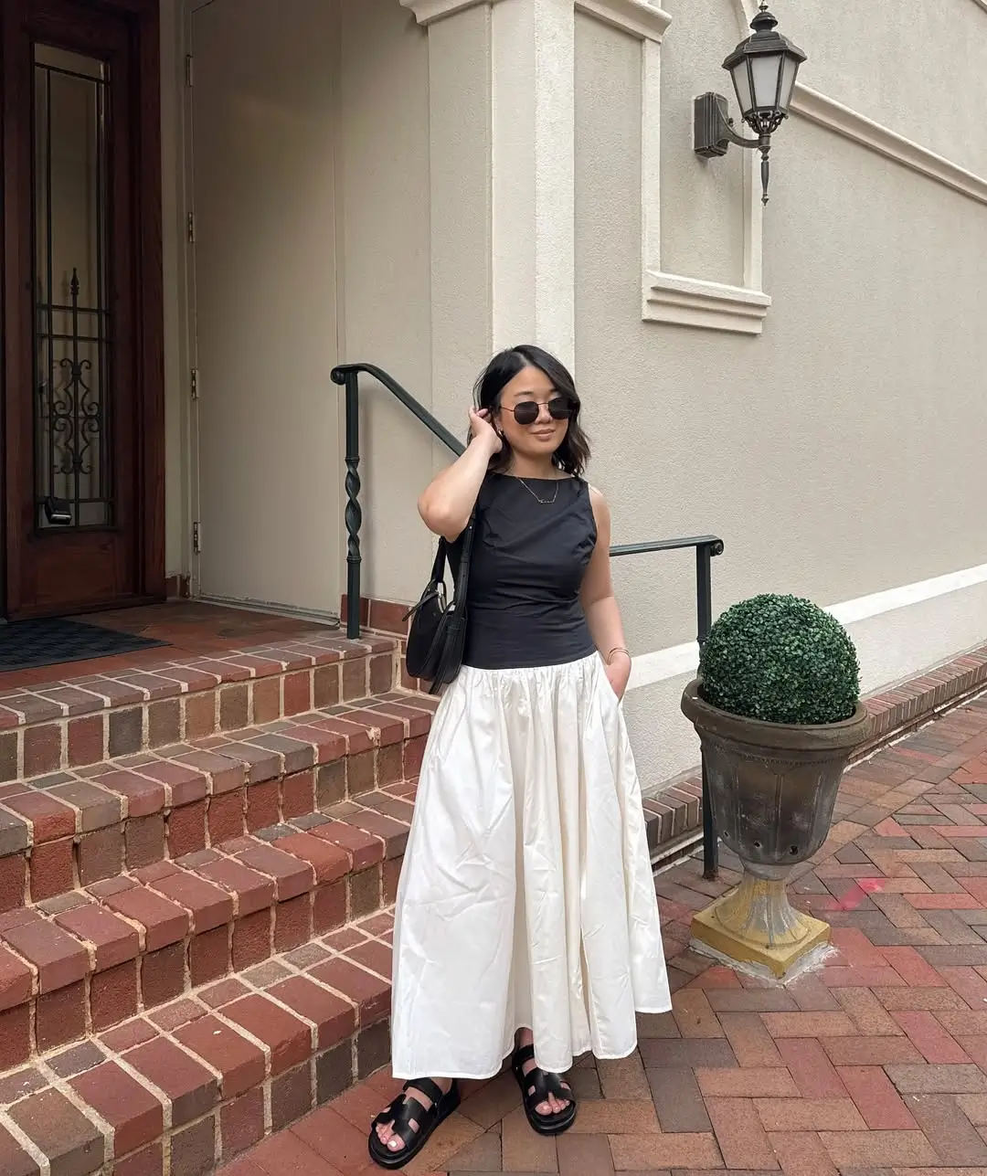 hot weather summer outfits 2026 Clean Contrast and Quiet Confidence