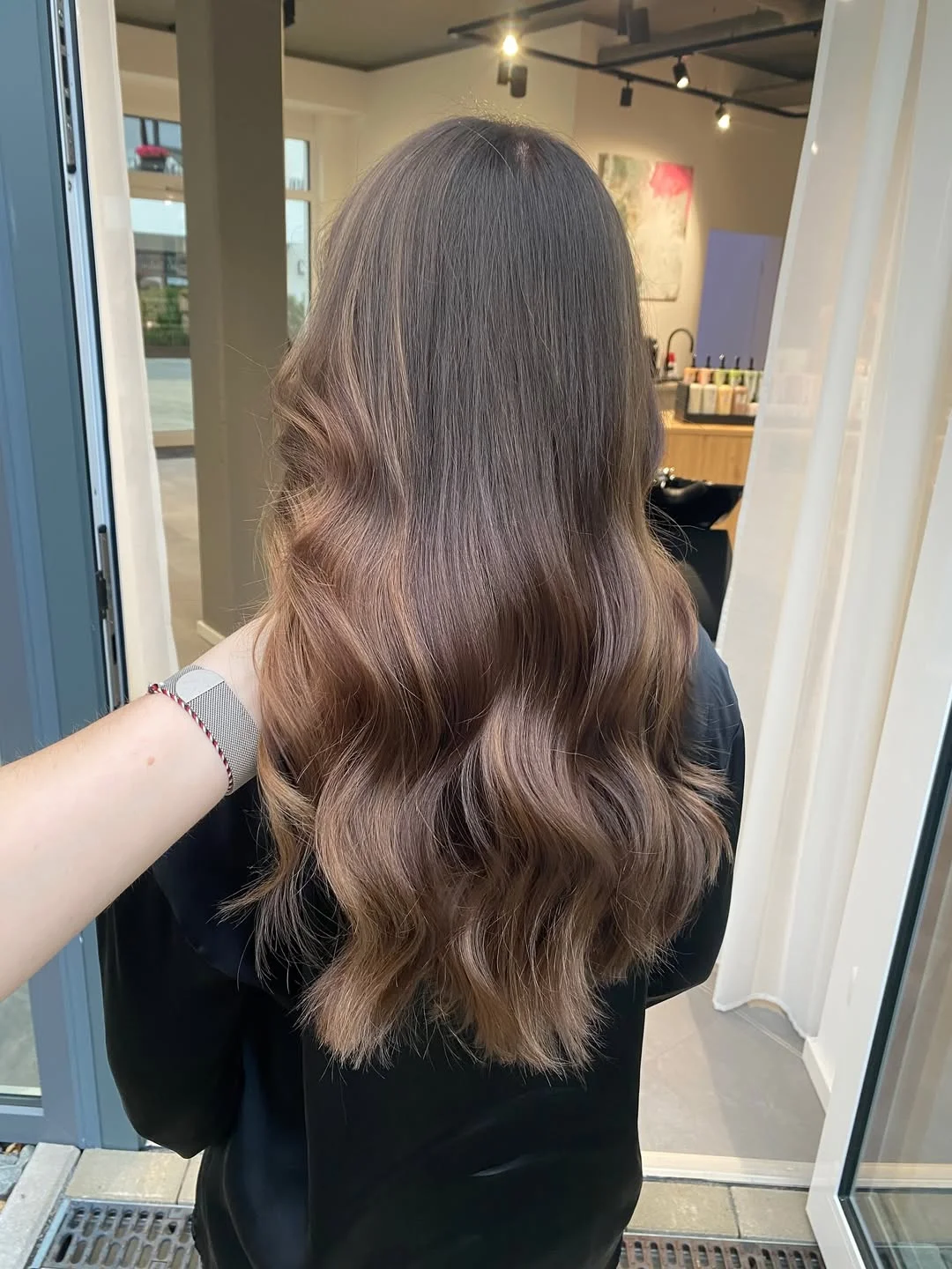 low lift summer mushroom brown hair color 2026 Soft Dimensional Mushroom Waves with Lived-In Balayage