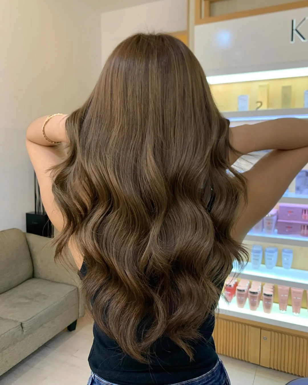 low lift summer mushroom brown hair color 2026 Soft Neutral Mushroom Waves with Effortless Volume