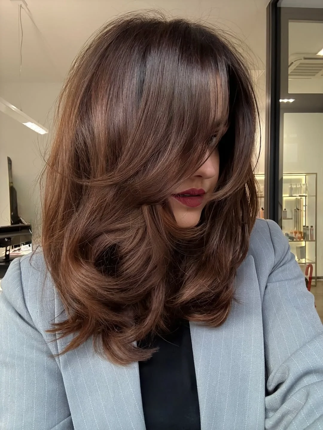 low lift summer mushroom brown hair color 2026 Layered Mushroom Brown with Soft Face-Framing Movement