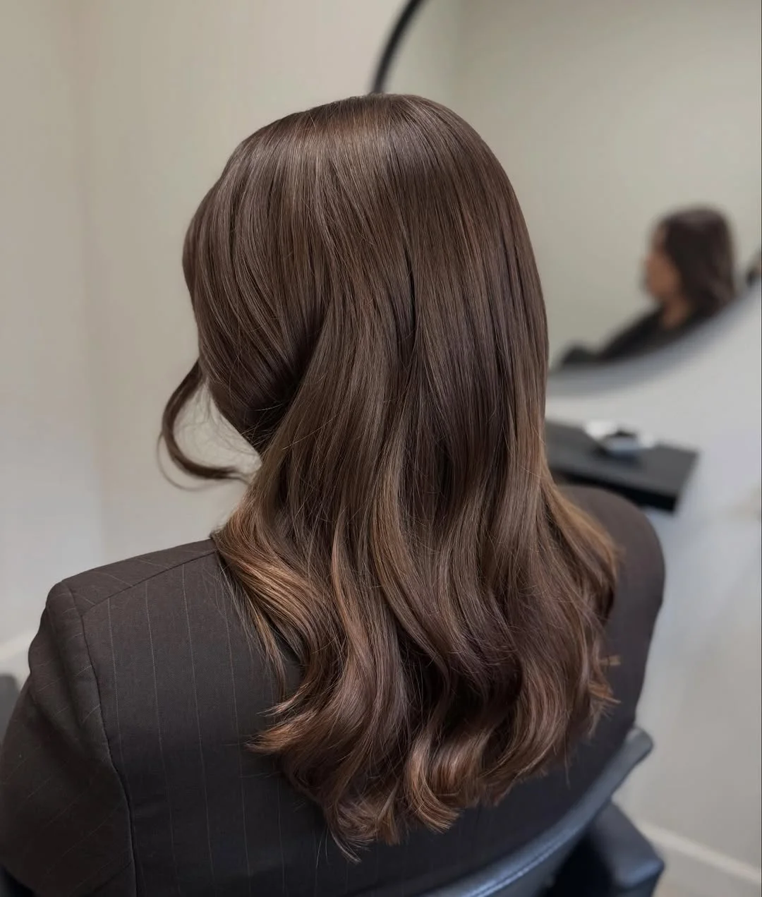 low lift summer mushroom brown hair color 2026 Soft Neutral Mushroom Brown with Seamless Solid Finish