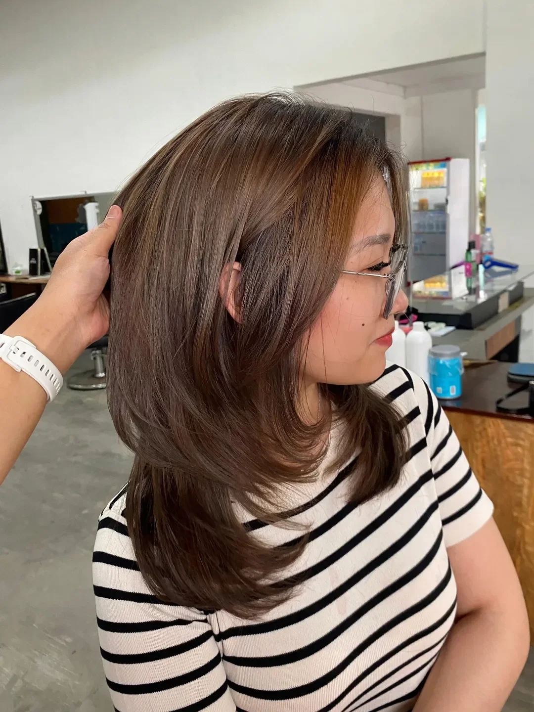 low lift summer mushroom brown hair color 2026 Soft Layered Mushroom Brown with Airy Face-Framing Flow