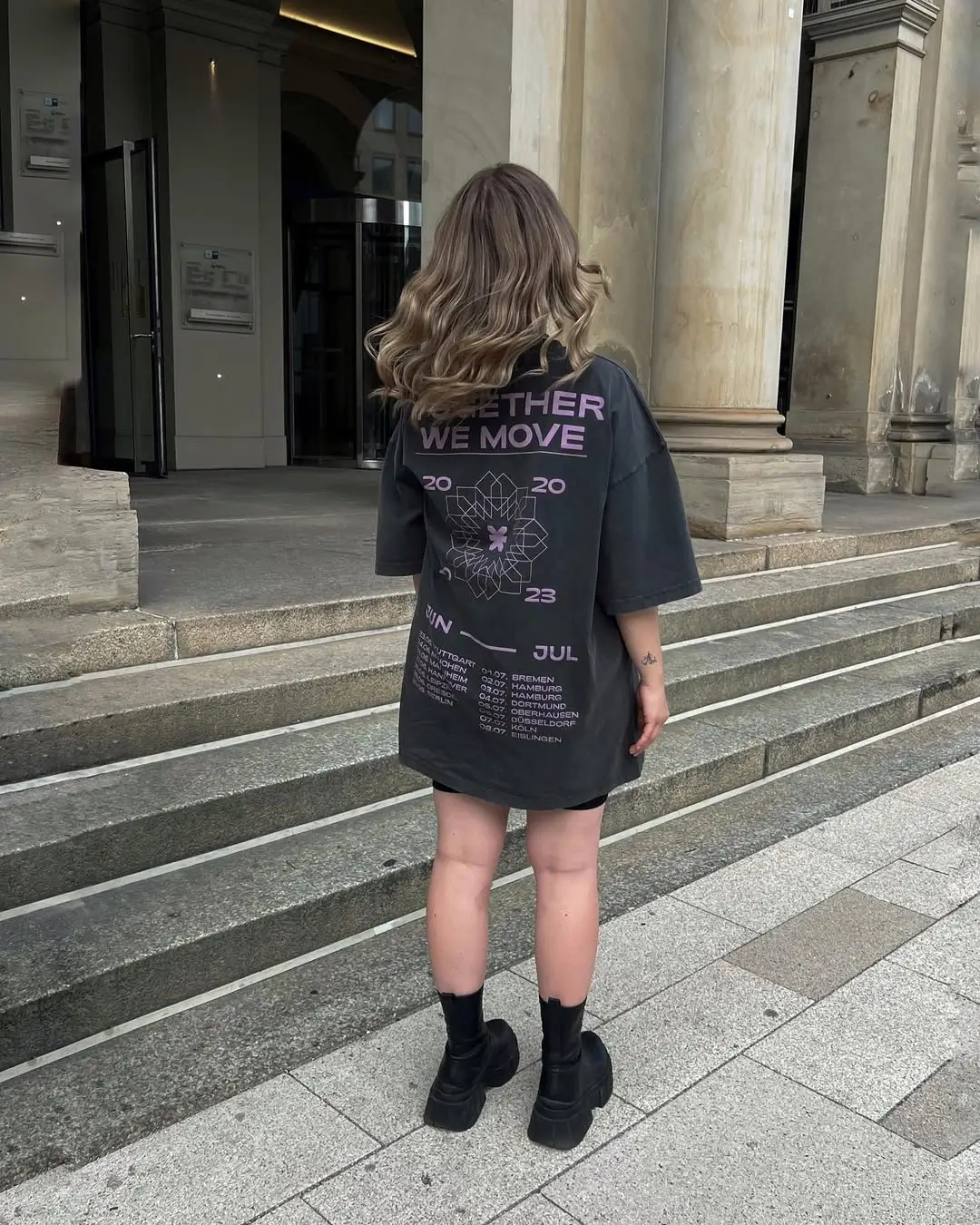 oversized summer outfit 2026 Graphic Oversized — The Power of One Statement Piece