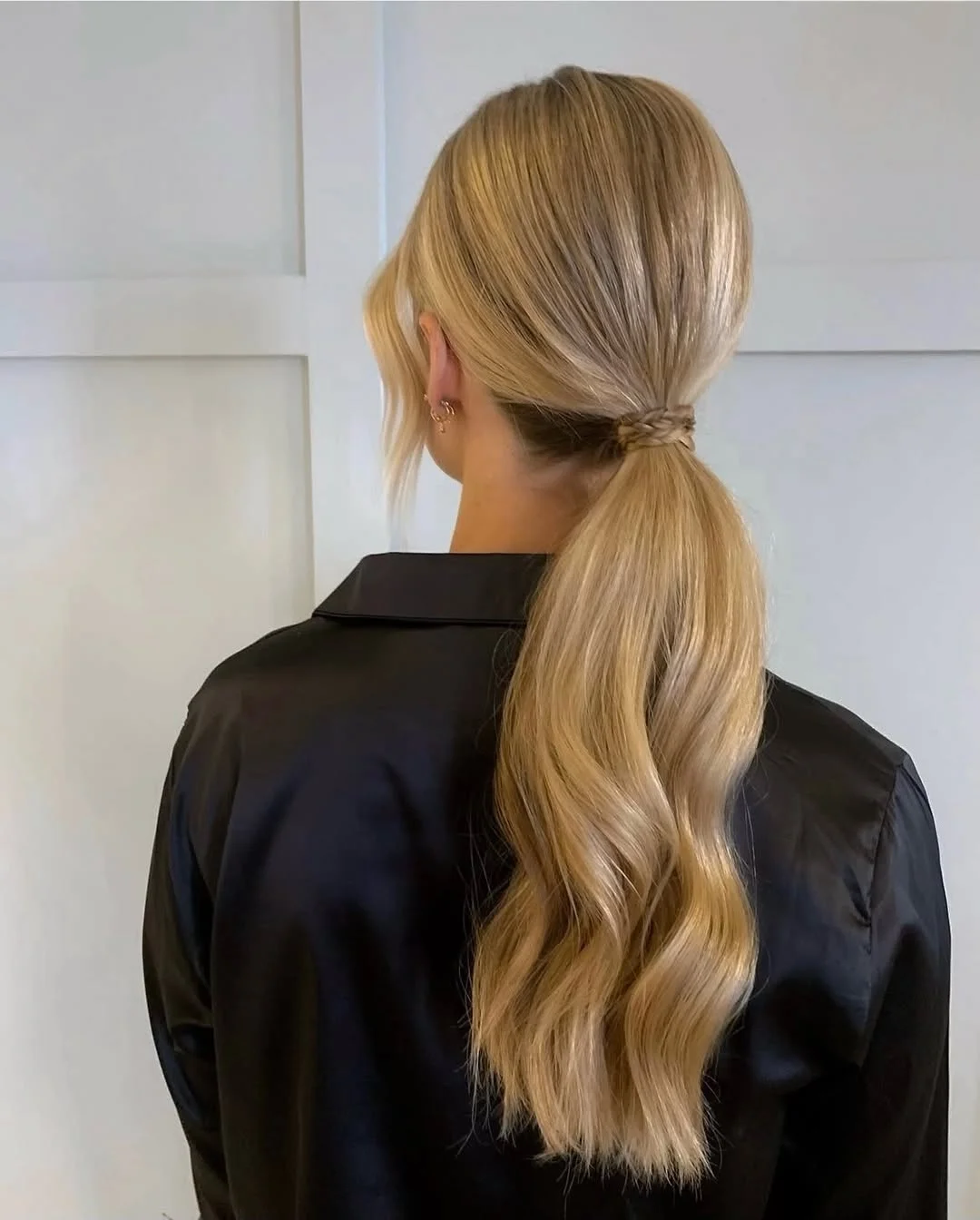 sporty summer ponytail hairstyle 2026 Minimal Low Ponytail with Soft Movement