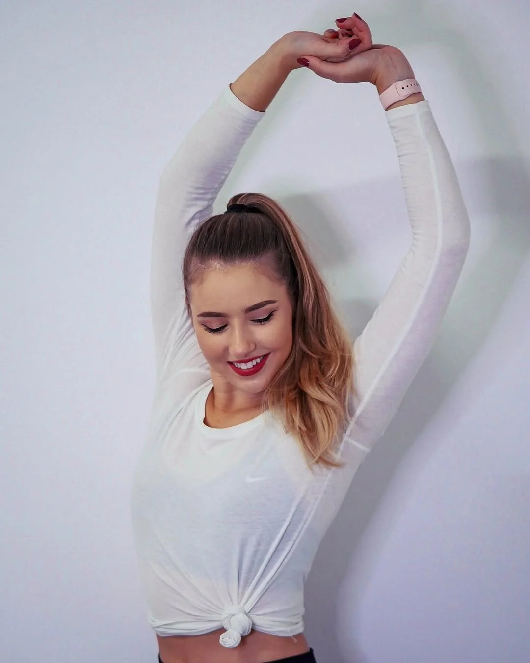 sporty summer ponytail hairstyle 2026 Soft Lifted Ponytail with Everyday Glow