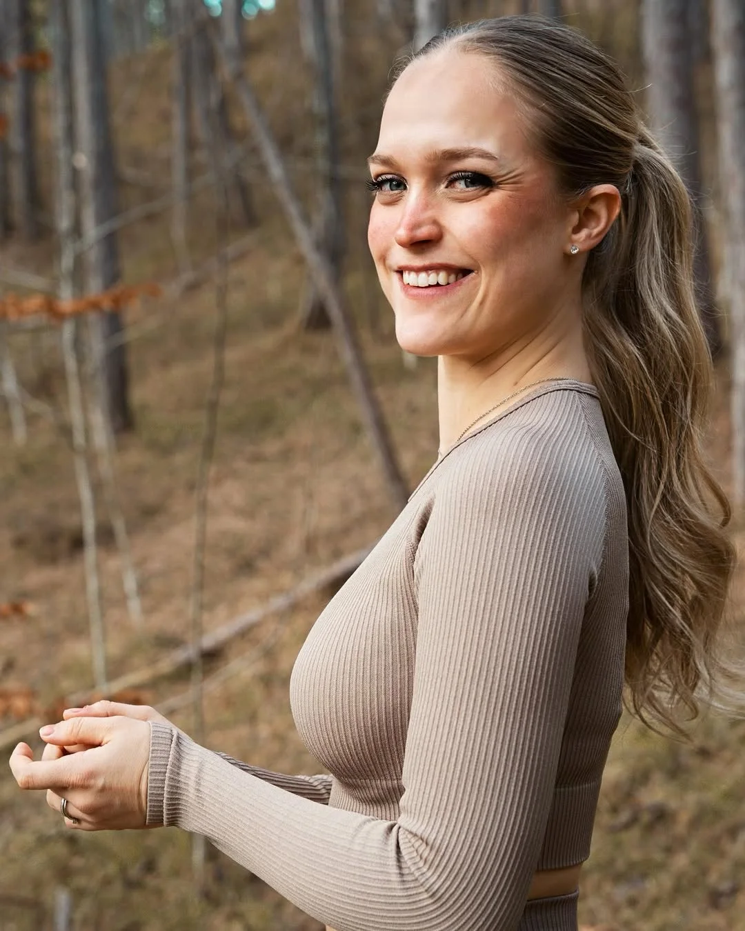 sporty summer ponytail hairstyle 2026 Low Sporty Ponytail with Natural Flow