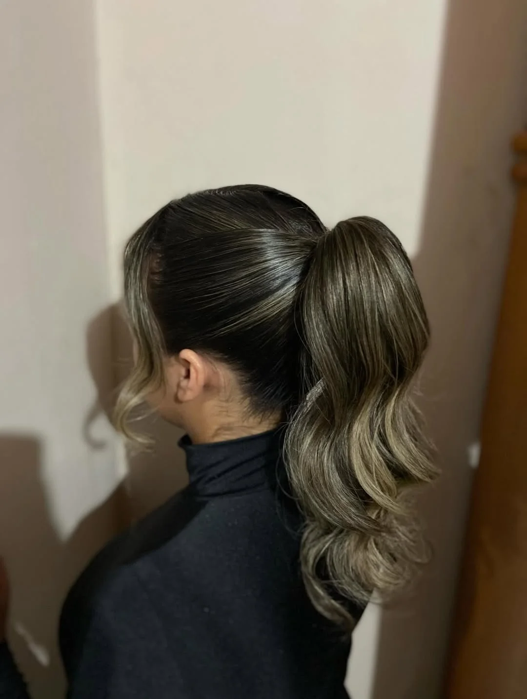 sporty summer ponytail hairstyle 2026 Voluminous Wavy Ponytail with Soft Texture