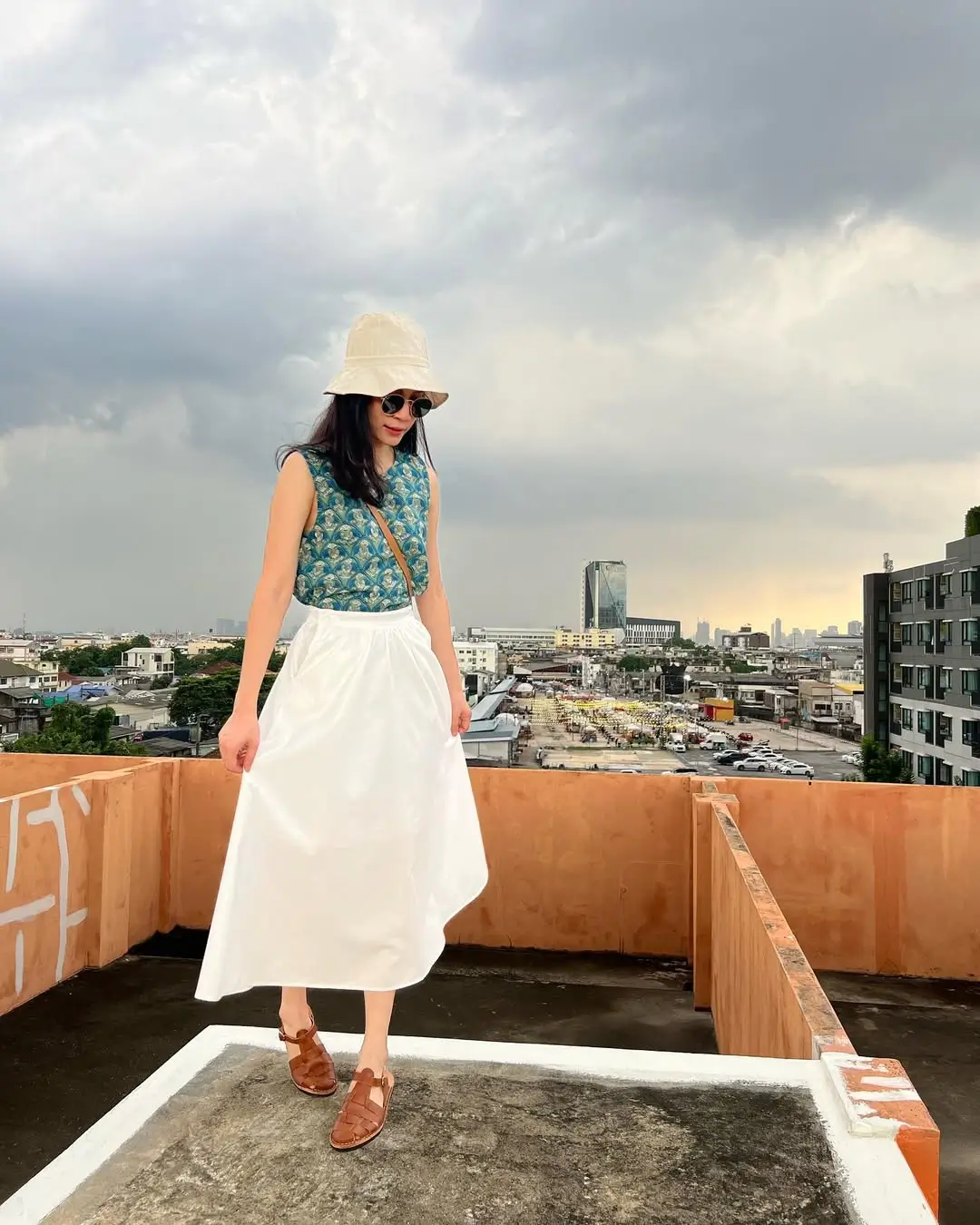 summer sleeveless tops 2026 Printed Ease & White Volume: Summer at Its Lightest