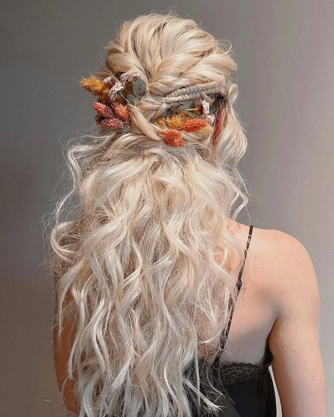boho summer wavy hairstyle 2026 Platinum Boho Waves with Dried Floral Accents