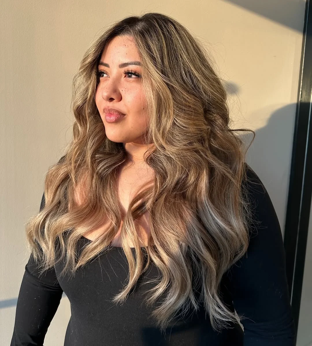bright summer apricot blonde hair color 2026 Dimensional Apricot Blonde for Deep Roots and Glowing Contrast