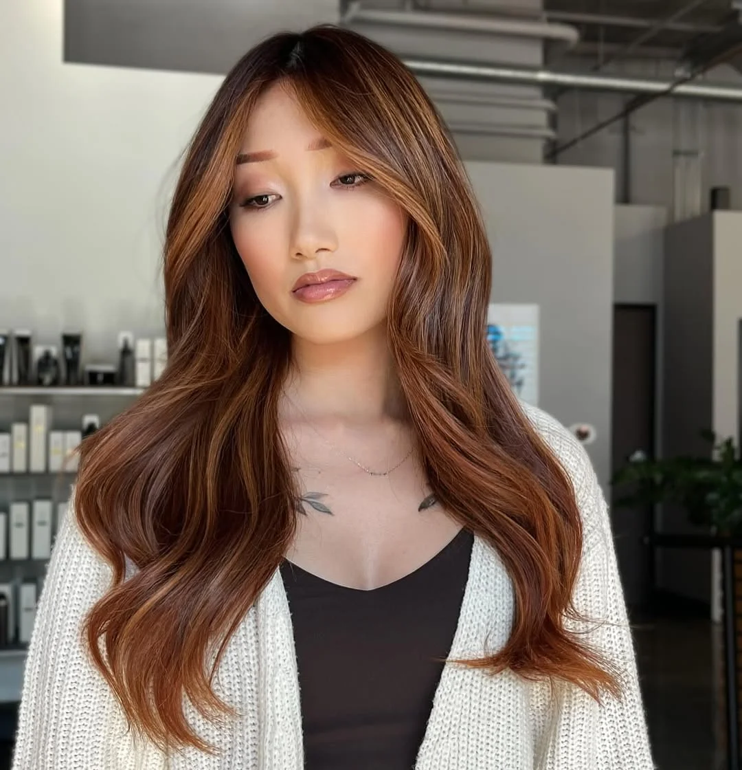 effortless summer haircuts for fuller faces 2026 Soft Copper Waves With Dimensional Summer Shine