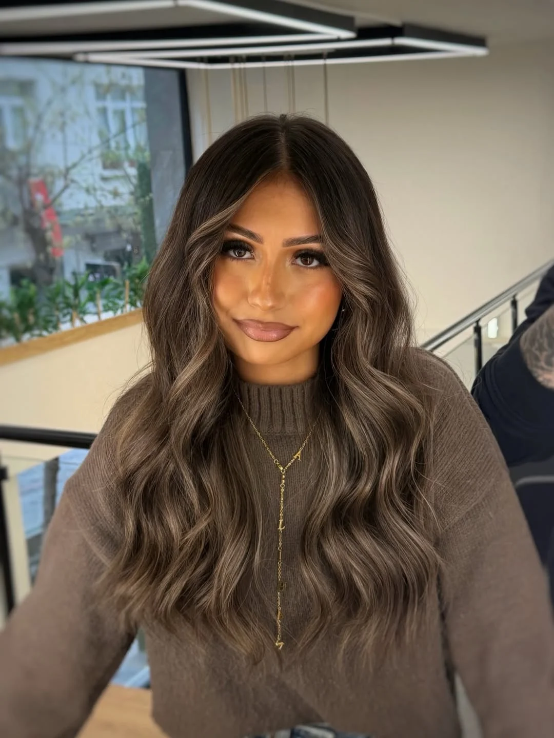 glossy summer hair color for brown skin 2026 Smoky Cocoa Waves With Dimensional Taupe Highlights