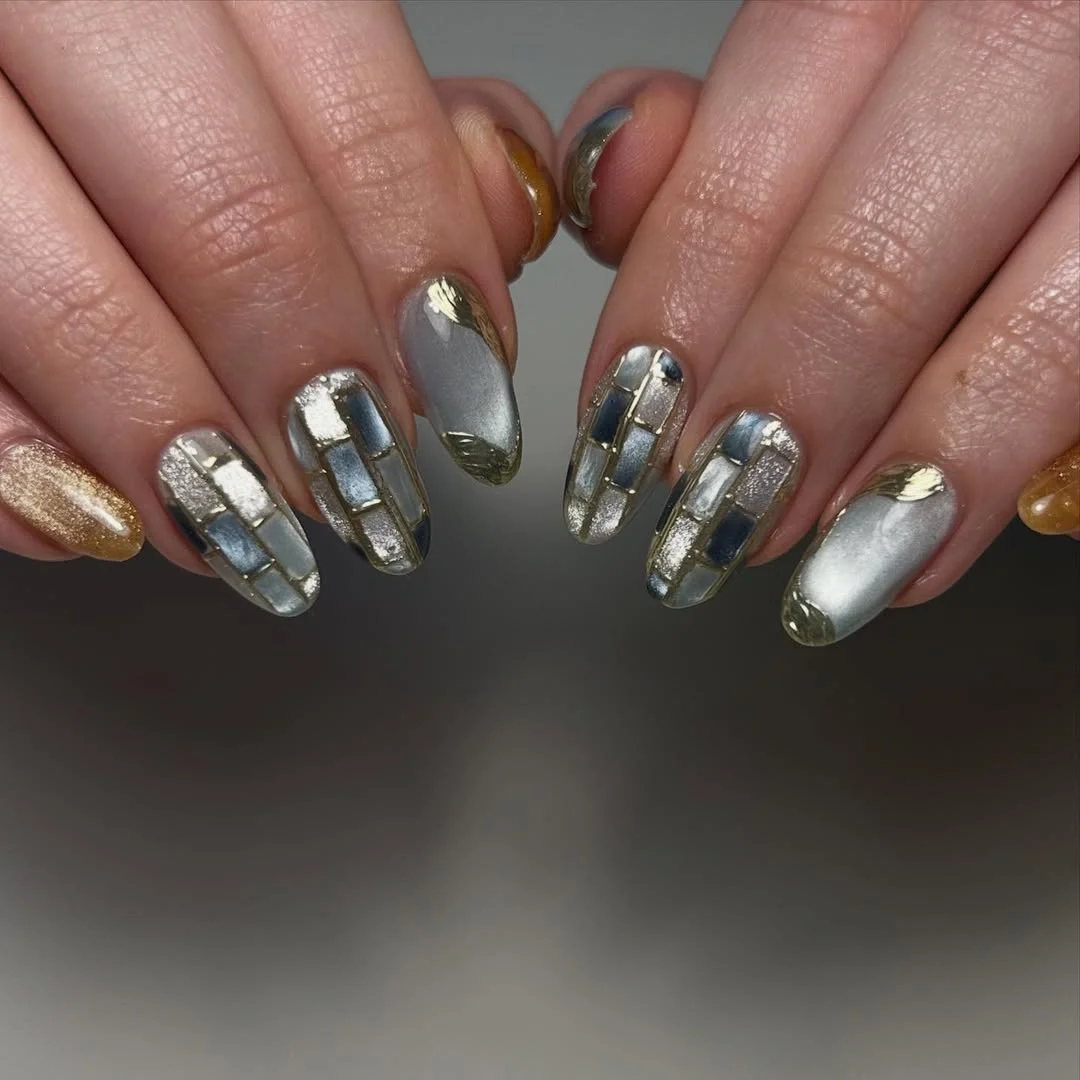 June Nail Colors ideas Silver Mosaic Chrome Nails For Cool-Girl Summer Evenings