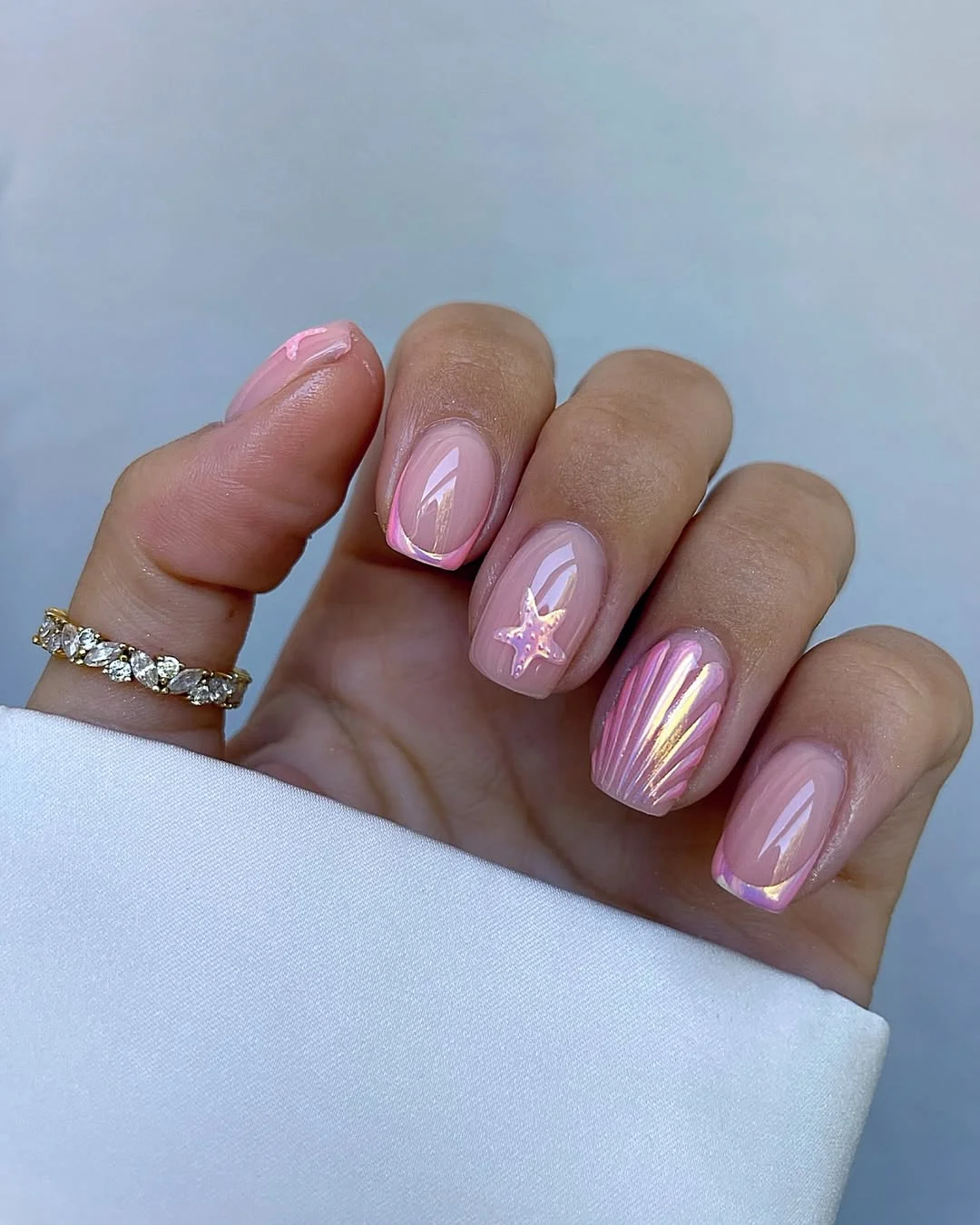 June Nails Ideas 2026 Glossy Seashell Chrome Nails