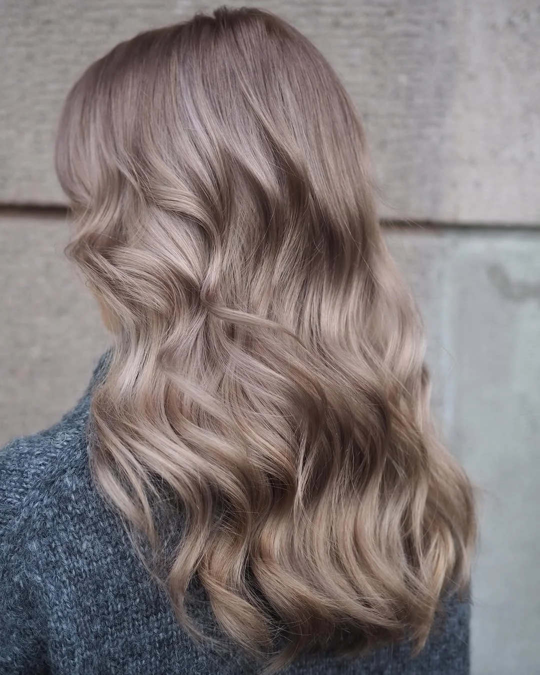 lived-in summer ash brown hair color 2026 Milk Tea Ash Brown With Blended Light Dimension