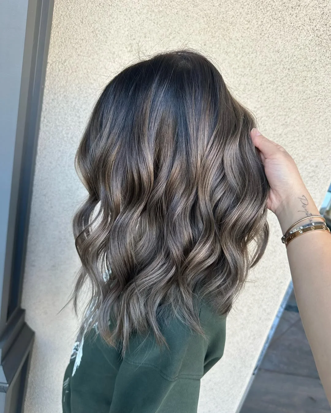 lived-in summer ash brown hair color 2026 Soft Ash Beige Waves With Lived-In Contrast