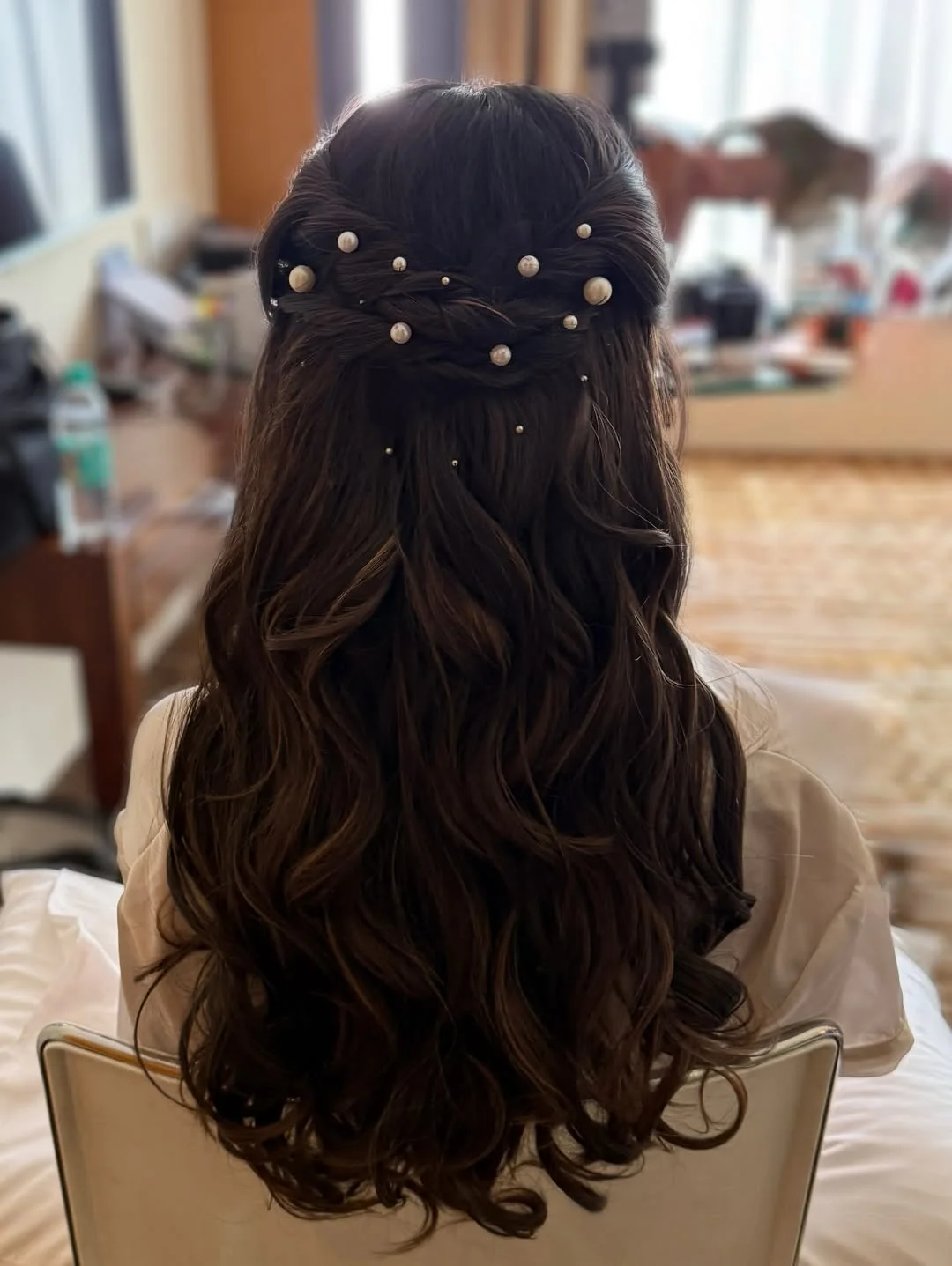 natural summer quick hairstyles 2026 Soft Pearl Half-Up Waves That Catch the Light