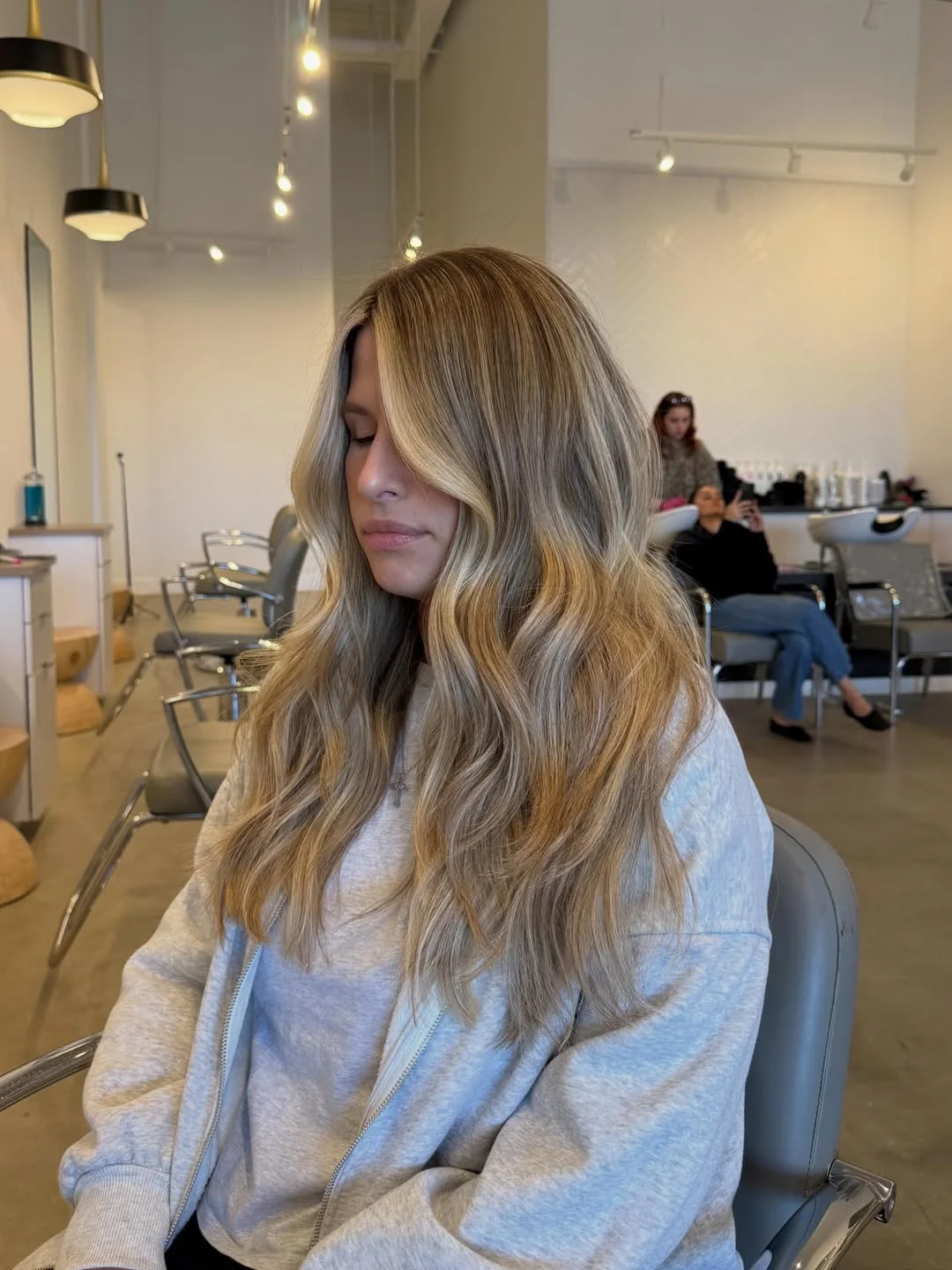 natural summer quick hairstyles 2026 Soft Dimensional Blonde Waves for Everyday Ease