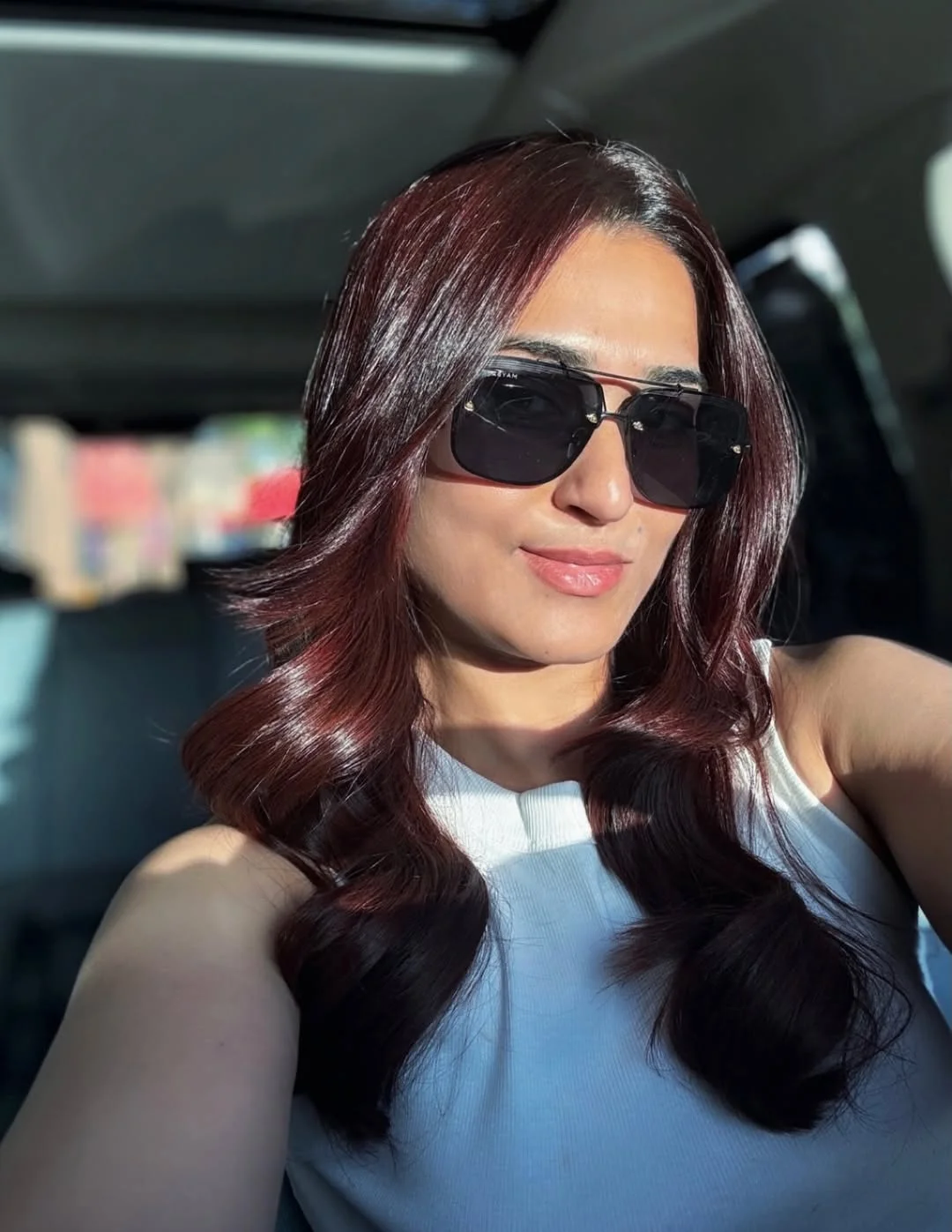 natural summer quick hairstyles 2026 Glossy Soft Waves with a Deep Summer Shine
