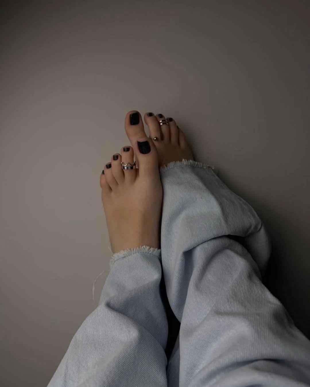 pedicure ideas - summer trends 2026 Glossy Black Pedicure for Minimalist Summer Style