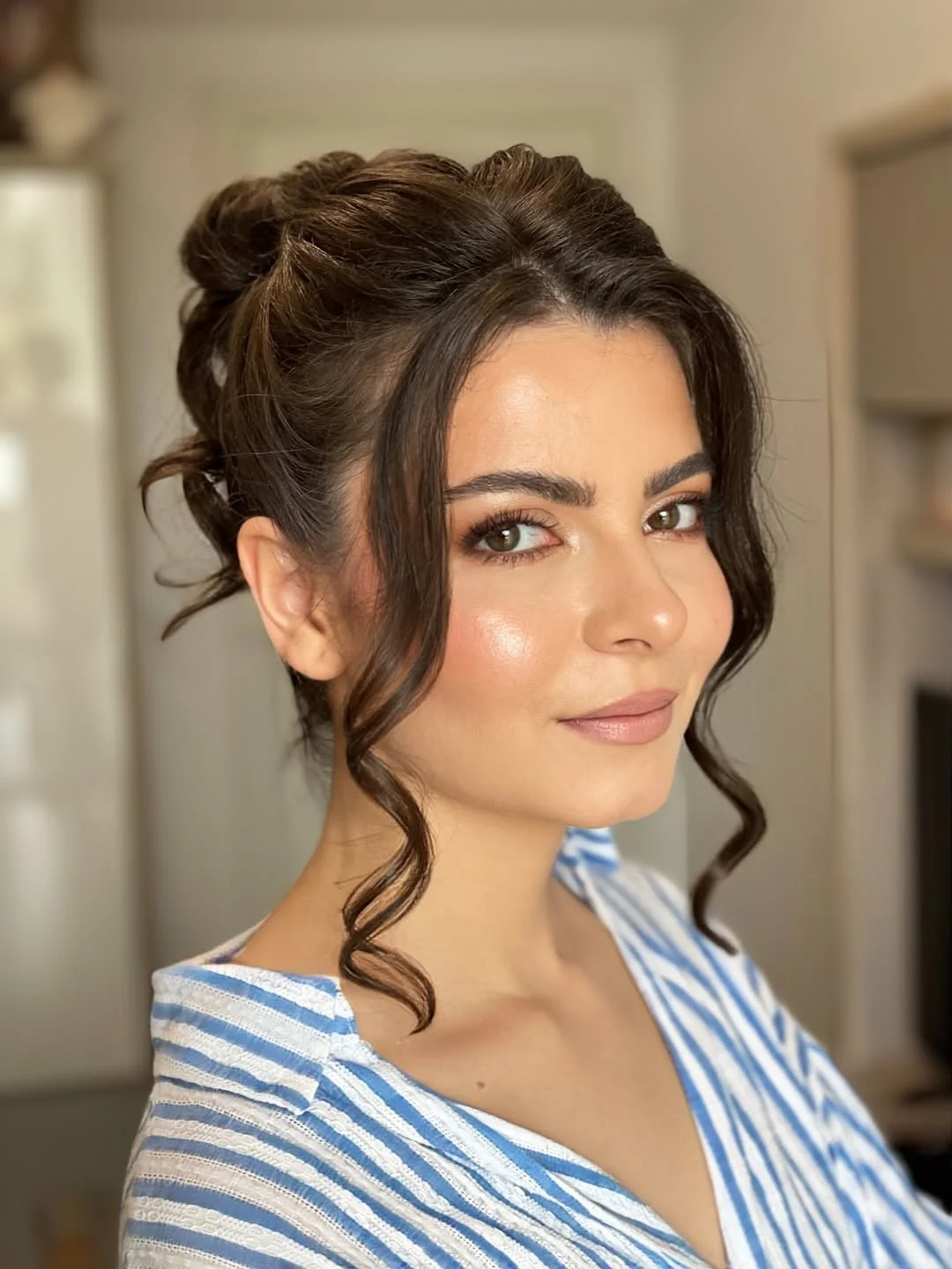 quick summer bun hairstyles 2026 Relaxed Summer Bun With Effortless Face-Framing Waves