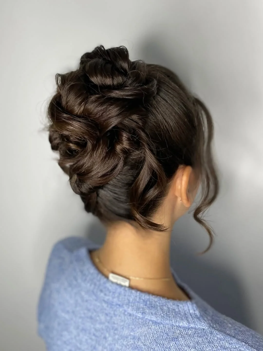 quick summer bun hairstyles 2026 Voluminous Curled Bun With Soft Face-Framing Pieces