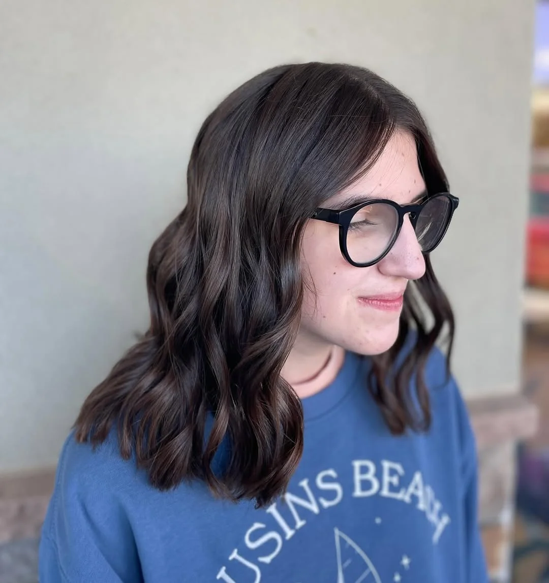 salon summer haircuts for medium hair 2026 Soft Natural Waves with Effortless Everyday Shape