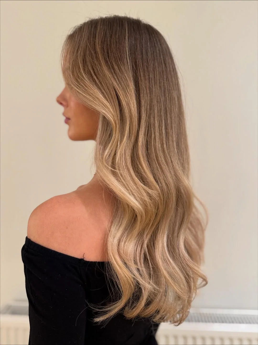 salon summer haircuts for medium hair 2026 Sunlit Blonde Waves with Seamless Dimension