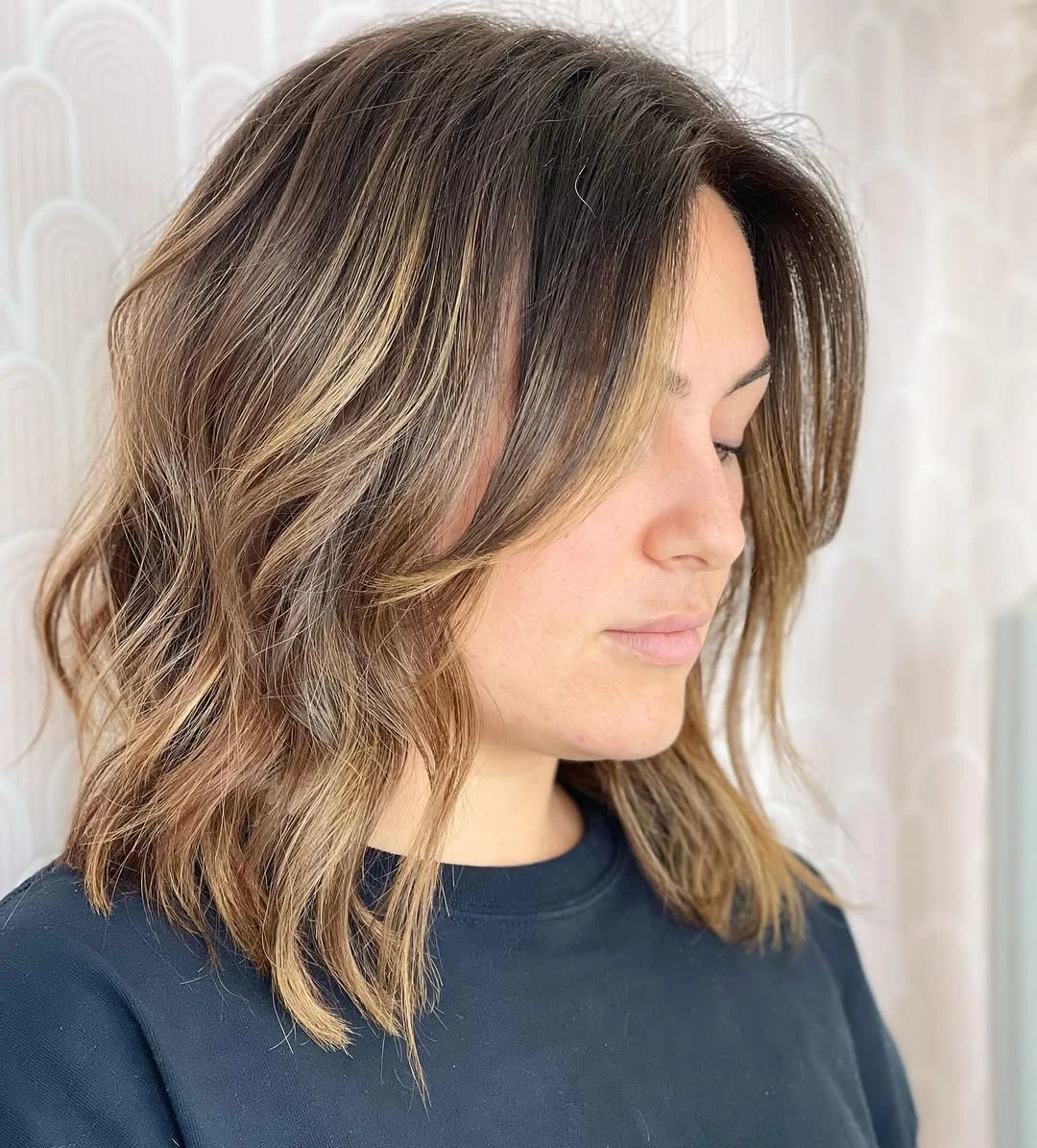 salon summer haircuts for medium hair 2026 Textured Medium Cut with Soft Contrast Highlights