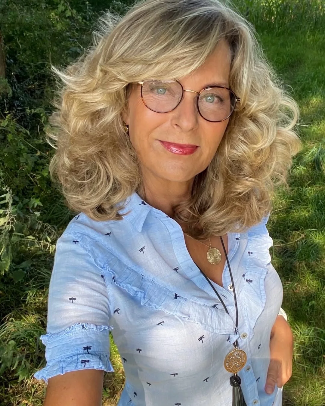 salon summer haircuts for women over 50 2026 Curly Layered Blonde Shag With Soft Retro Energy