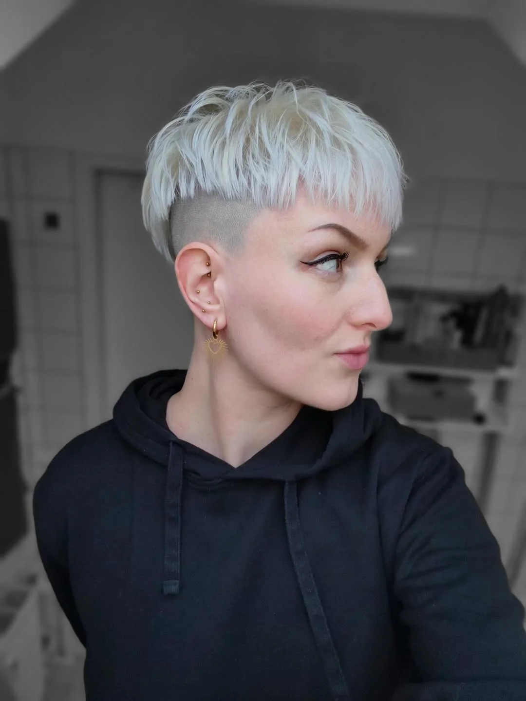 salon summer pixie haircuts 2026 Platinum Undercut Pixie With Graphic Texture