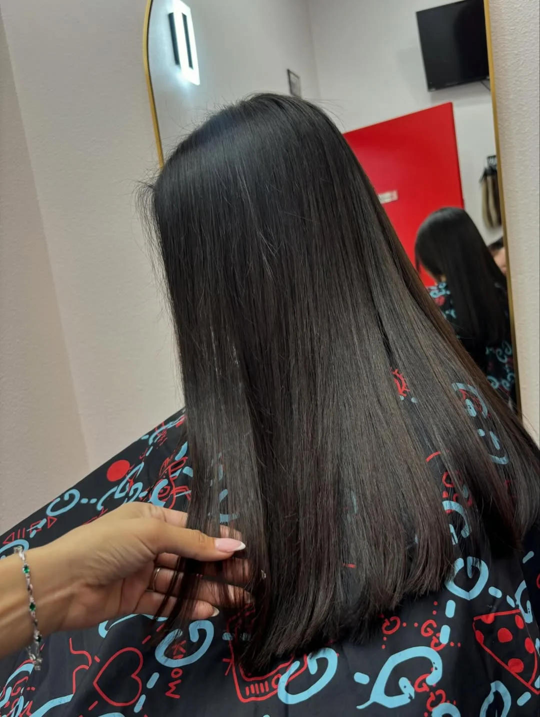 stylish summer haircuts for plus size women 2026 Sleek straight medium length with clean finish